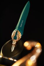 Вишуканий вібратор Knight Jenay FLOWERS & SWORD, маска, стрічка та лубрикант у комплекті - Зображення 7