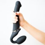 Безремінний страпон з вібрацією Strap-On-Me Vibrating Black M, діаметр 3,8см, пульт ДК, регульований - Зображення 7