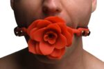 Силіконовий кляп з трояндою Master Series: Blossom Silicone Rose Gag – Red - Зображення 9