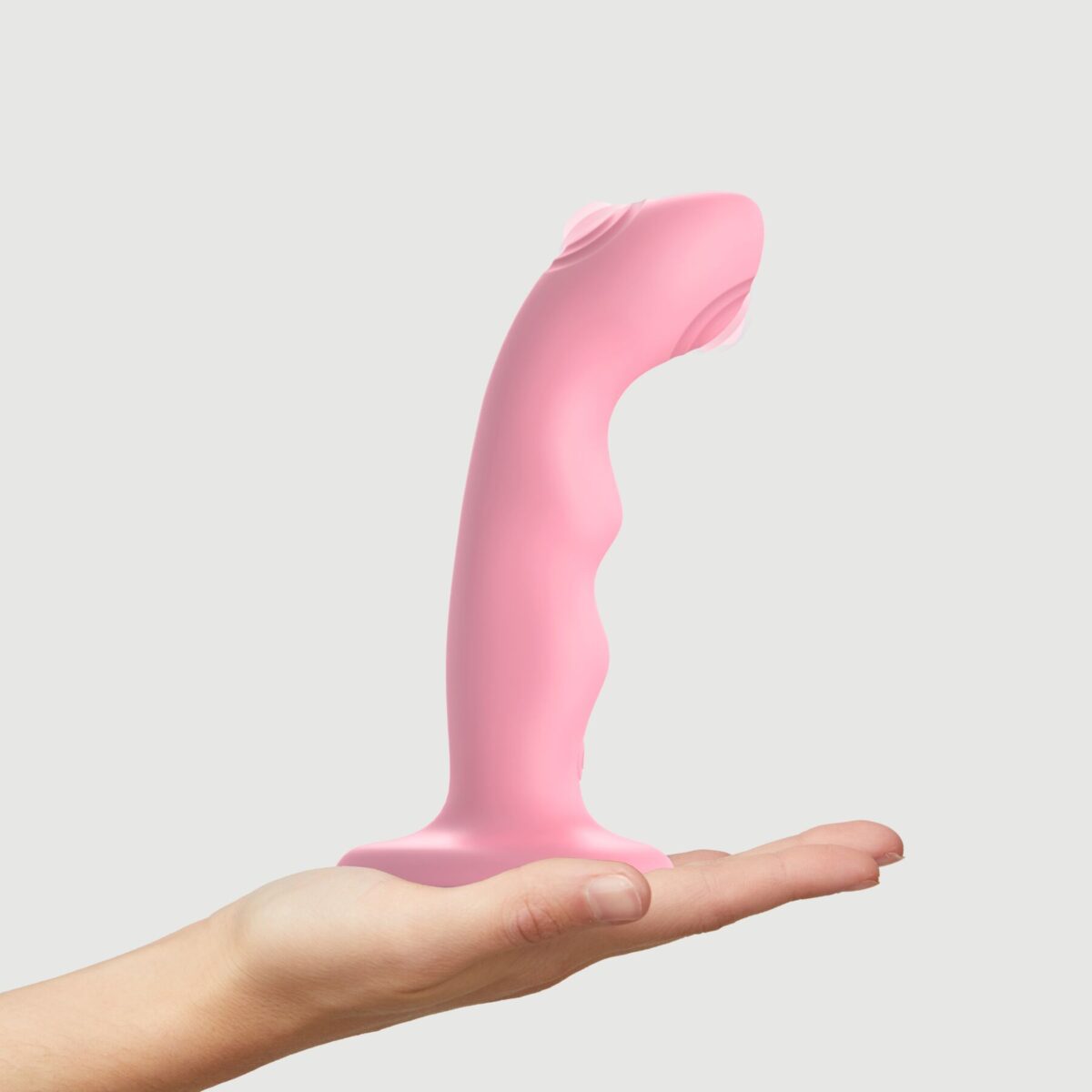 Насадка для страпона з подвійною точковою пульсацією Strap-On-Me TAPPING DILDO WAVE – CORAL PINK, М - Зображення 4