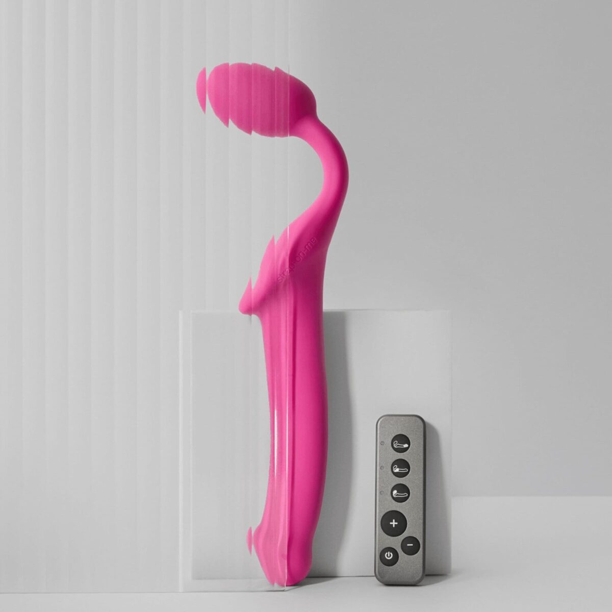 Безремінний страпон з вібрацією Strap-On-Me Vibrating Fuchsia M, діаметр 3,8 см, пульт ДК, регульований - Зображення 1