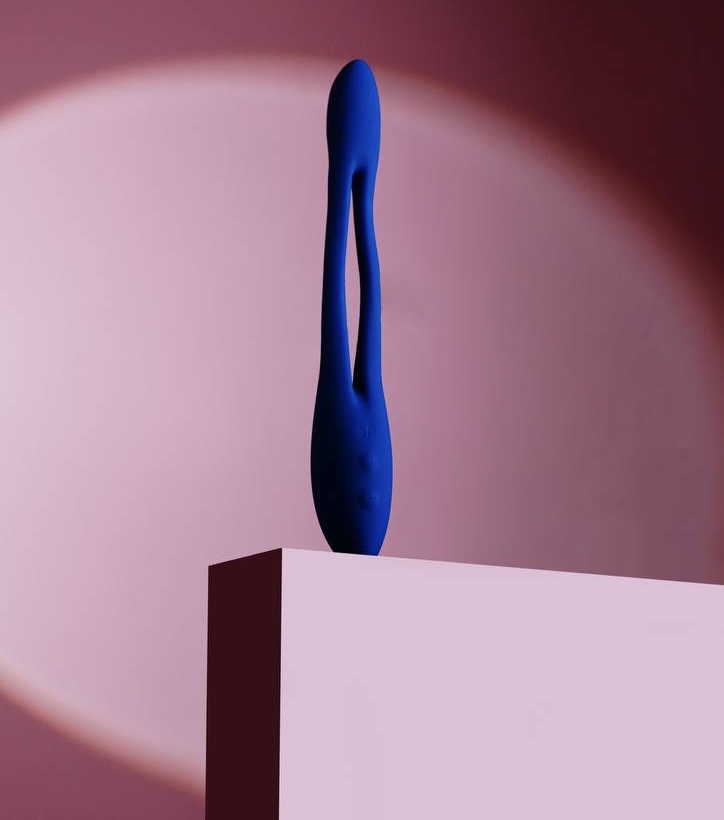 Секс у трьох: як урізноманітнити інтимне життя та які іграшки використовувати